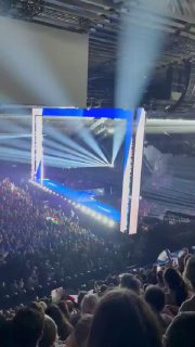 שריקות הבוז
...