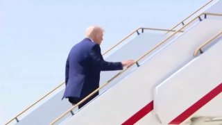 טראמפ עולה למטוס באיחוד האמירויות, ומסיים את ביקורו במזרח...