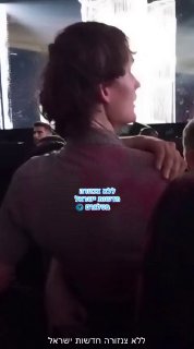 אדם ניסה לפרוץ לבמה בזמן הביצוע של יובל רפאל - ונבלם בידי...