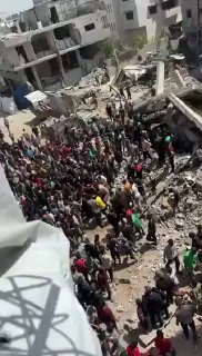 אספסוף עזתי מגיע בהמוניו, לחלץ מחבלים פצועים לאחר שצה״ל...