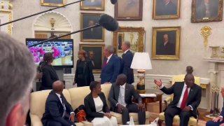 בן יניב: אמבוש בחדר הסגלגל - טראמפ מקרין בפני נשיא דרום אפריקה...