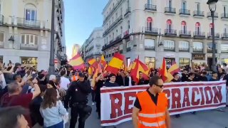 עשרות אלפי ספרדים יצאו לרחובות מדריד כדי לדרוש את גירושם של...