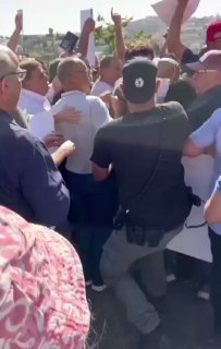 הפגנה אלימה מאוד באום אל פחם, חברי כנסת ערבים קראו שם שישראל...