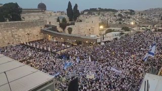 כ 100.000 הגיעו לכותל - וכבשו את הכותל🤣...