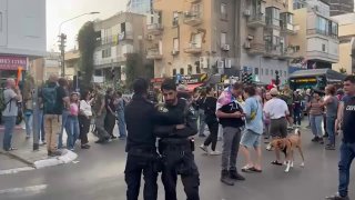 הפגנה בלתי חוקית בתל אביב – מפרי סדר שהתעמתו עם השוטרים פרצו...