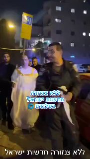 אור רביד: אחד העצורים שהתבצר בתוך המצודה - מפגין שהתחפש לאמיר...