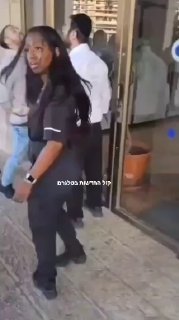 לפני מספר ימים: בכניסה לבניין שערי העיר בירושלים.
...