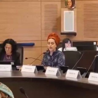 חזקי ברוך: ...