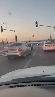 הערב בנגב: רכב עולה משטחי הפזורה הבדואית, מזהה את שוטרי יחידת...