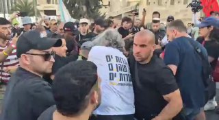 ‏עימותים אלימים בין משתתפים לשוטרים במצעד הגאווה בירושלים...