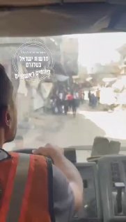 תיעוד תושבים בצפון רצועת עזה מתפנים לאחר הודעה דובר צה