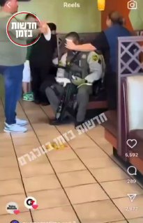 מסעדה סלבדורית במרכז לוס אנג'לס קלטה שוטרים פצועים של משטרת...