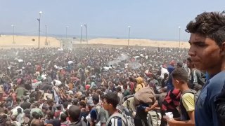 שלא תחשבו שזה קל להוציא אותם למרעה כל בוקר...