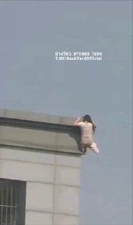 התיעוד הזה מגיע אלינו מדרום קוריאה. תפס אותה אותו מהשיער...