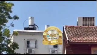 תיעוד הגבר בגג הבניין ברחובות שרוצה להתאבד ...