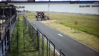 תיעוד התרסקות המטוס ההודי...