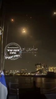 ערבים מצלמים את הנפילה בתל אביב וצוחקים...