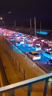 פקקי ענק. תושבי טהרן עוזבים את העיר מחשש למתקפה נוספת של חיל...