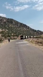 שיירה גדולה של הצבא האיראני מסתתר בין ההרים....