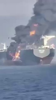 דיווחים עלשתי מכליות נפט התנגשו במצרי הורמוז.שריפה ענקית...