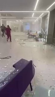 רק פסיכים יורים על בתי חולים...