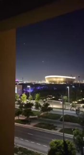המתקפה האיראנית על רקע אצטדיון לוסיל בדוחא, קטאר....