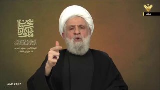 נעים קאסם מנסה לשלהב את הקהל וזה לא הולך בקלות...