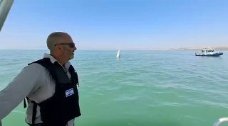 מיכל דלק ⛽️ השייך למטוס קרב נמצא בכנרת. ...