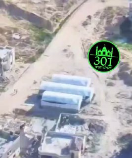 זה מה שקורה ששני מחבלים הולכים לתומם ברחובות חאן יונס, כאילו...