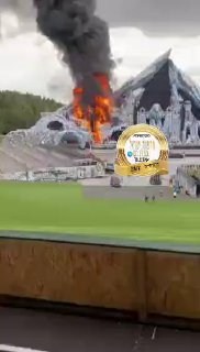 הבמה המרכזית של פסטיבל טומורולנד בבלגיה עולה בלהבות, הפסטיבל...