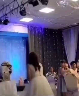 הוא לא נראה שמח כול כך 🤭🤭🤭...