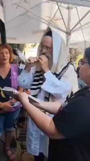 תקיעת שופר במאהל המחאה בירושלים ביום ראשון של ראש השנה...