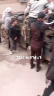 כמויות אדירות של נשק שהיה שייך לצבא הסורי זורם לרחובות - רובי...