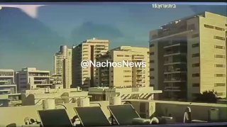 תיעוד מרגע פיצוץ הכטב״ם על גג בניין ביבנה...