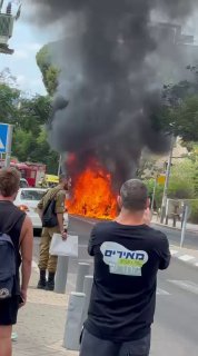 דיווח ראשוני: רכב התפוצץ ברחוב לה גווארדיה בתל אביב. כוחות...