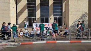 הזומבים הגיעו הבוקר לישיבת הר המור (שבה למד זיני) לצעוק...