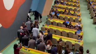 קריאות בוז לנתניהו - חלק מהנוכחים נטשו במחאה...