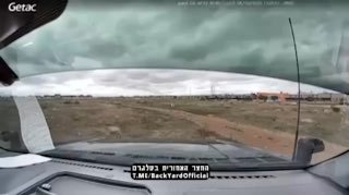 התיעוד הזה מגיע אלינו מארצות הברית. השוטר החליט להיכנס בו....