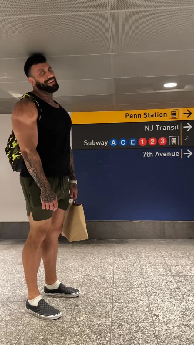 Obviously the Giants love the New York subway 👀😂...