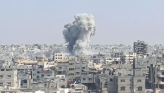 תקיפות בחאן יוניס, ברצועת עזה הדרומית.‌‌...