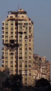 מגדל מכה, המגדל הגבוה ביותר בעיר עזה, מופל בתקיפת חיל האוויר...