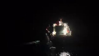 פינוי צוות הספינה MINERVAGRACHT, שנפגעה מטילים חות'ים במפרץ עדן...