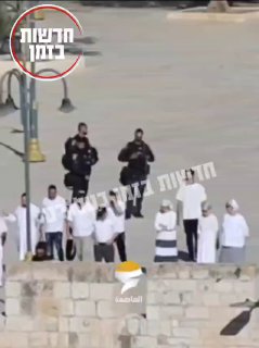 כניסת מתפללים להר הבית...