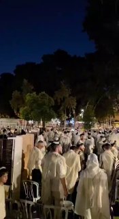 שנתיים אחרי: תפילה המונית בגן מאיר בתל אביב...