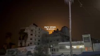פצצות תאורה בשמי עזה...