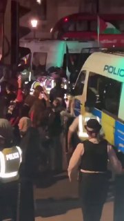 כל הלילה התרחשו פרעות של מוסלמים בעיר לונדון, לאות שמחה על טבח...