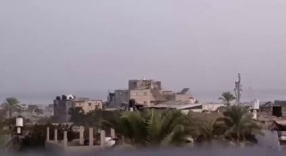 מקור עזתי מפרסם תיעוד מרגעי שיגור פגז ה-RPG לעבר בית חמולת...