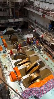 הרכבת מנוע חדש באוניה! 🔥😳...