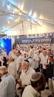 ‏שמחת בית השואבה כעת במאהל הגבורה של המשפחות השכולות....