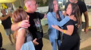 משפחות חטופים חוגגים בכיכר החטופים...